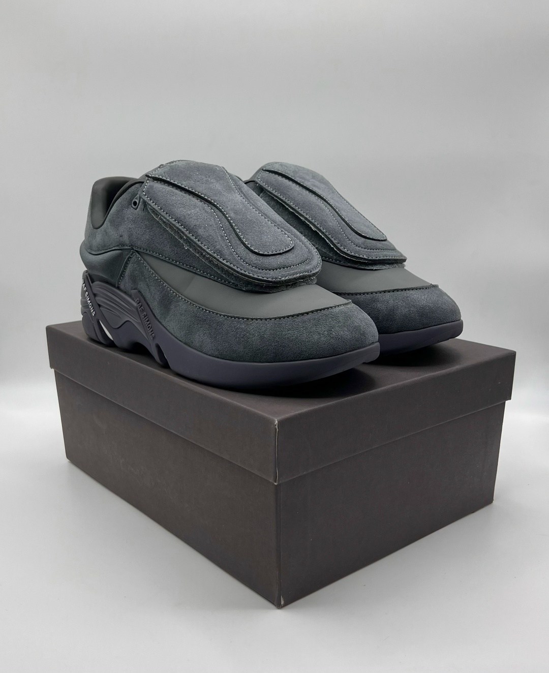 кроссовки raf simons antei,raf simons черные замшевые низкие кроссовки,кроссовки raf simons,кроссовки raf simons (runner) ante,raf simons antei