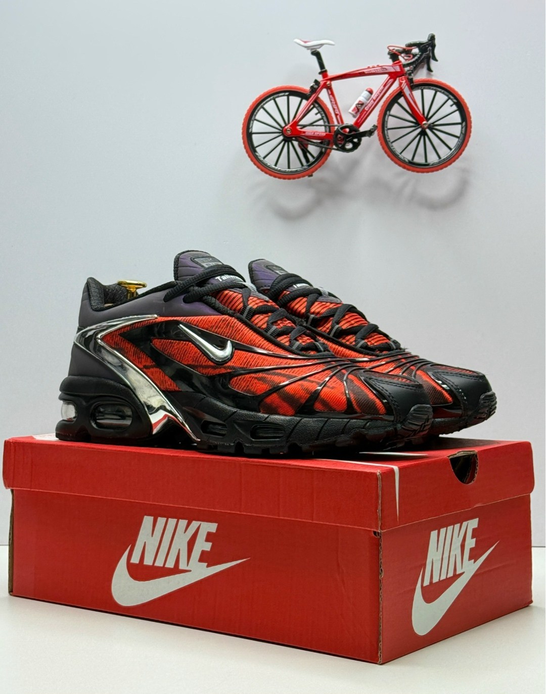 nike air max tailwind 5 skepta,кроссовки nike air max tailwind skepta мужские,кроссовки nike x skepta air max tailwind v bloody chrome,кроссовки nike air max plus tn,мужские кроссовки nike air max