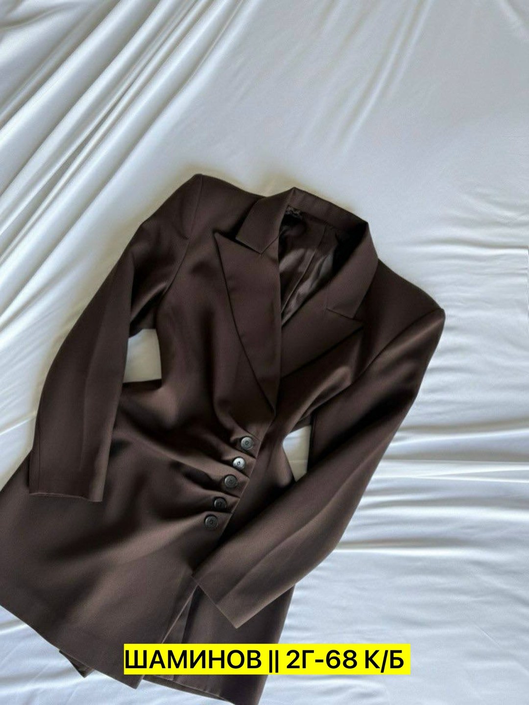 платье-пиджак,длинное черное платье с пиджаком,черное платье пиджак,платье пиджак с поясом,женское стильное платье-пиджак тренд 2026