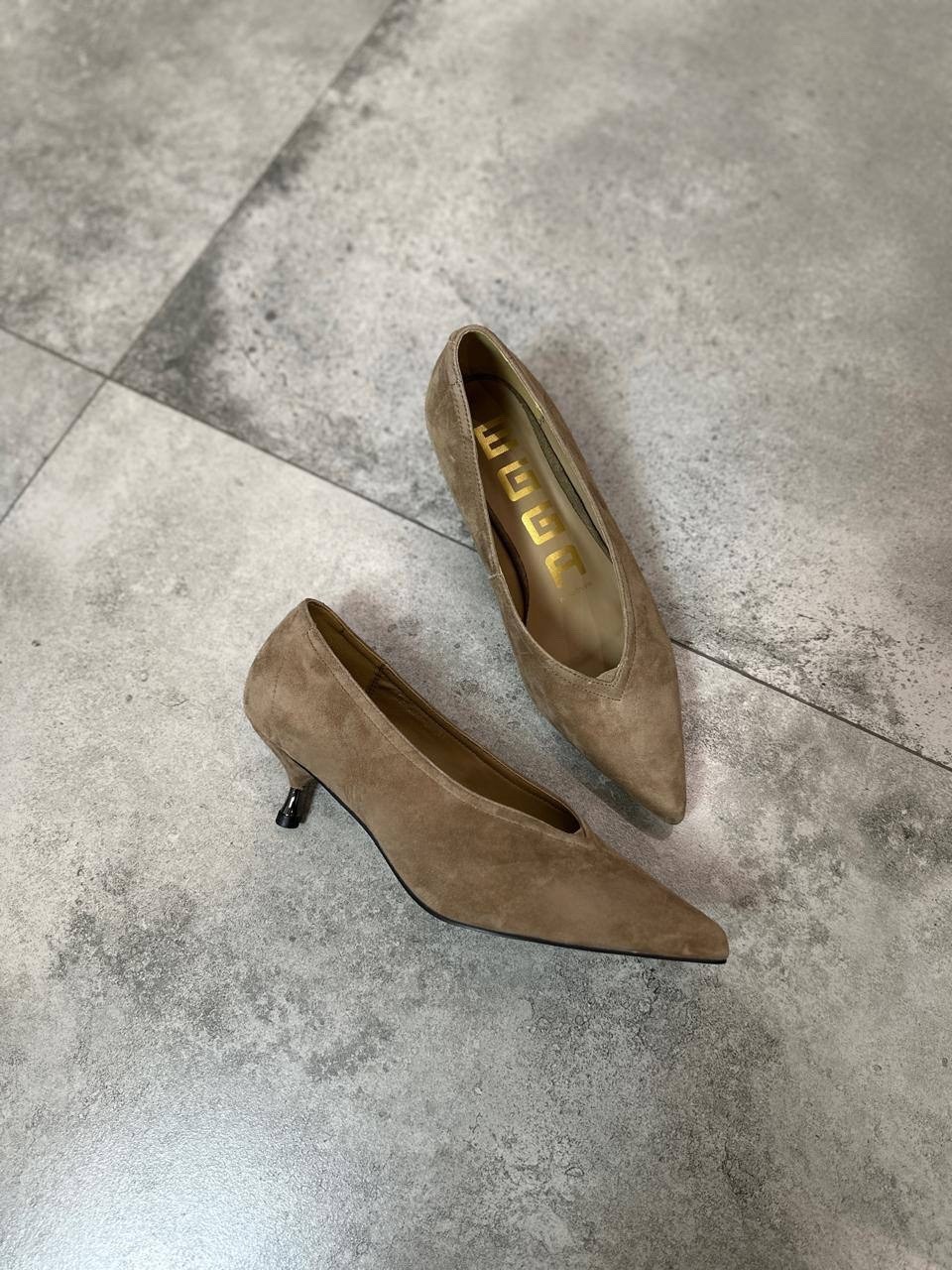 ,женские коричневые замшевые туфли miu miu,модные туфли на высоком каблуке miu miu,женские черные замшевые туфли miu miu,модные туфли