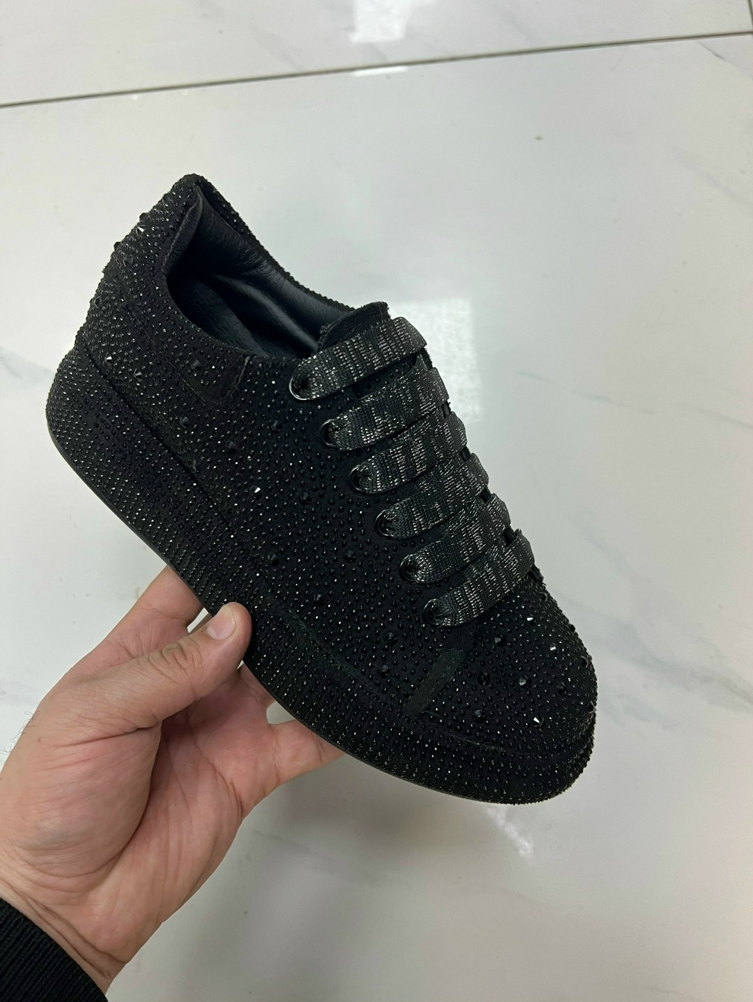 ,кроссовки со стразами,кроссовки со стразами женские,кроссовки женские, женская