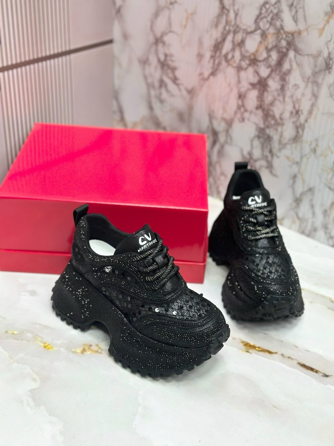 ,женские кроссовки,кроссовки в стразах,блестящие кроссовки,кроссовки модные