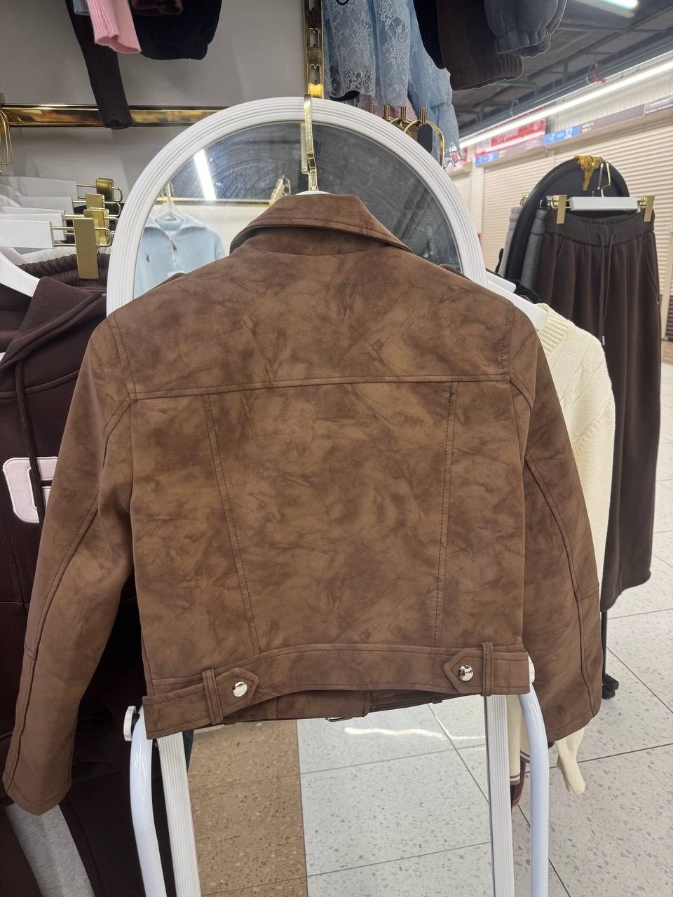 женская замшевая куртка косуха коричневая,замшевая куртка косуха,куртка косуха,косуха женская кожаная куртка,замшевая куртка