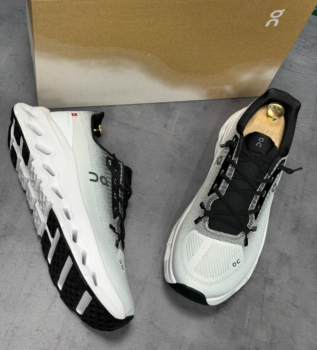 кроссовки on cloudtilt черного цвета слоновой кости running,бело-черные кроссовки on cloudtilt running,кроссовки on cloudtilt черного цвета слоновой кости on running,on cloudtilt кроссовки,бело-черные