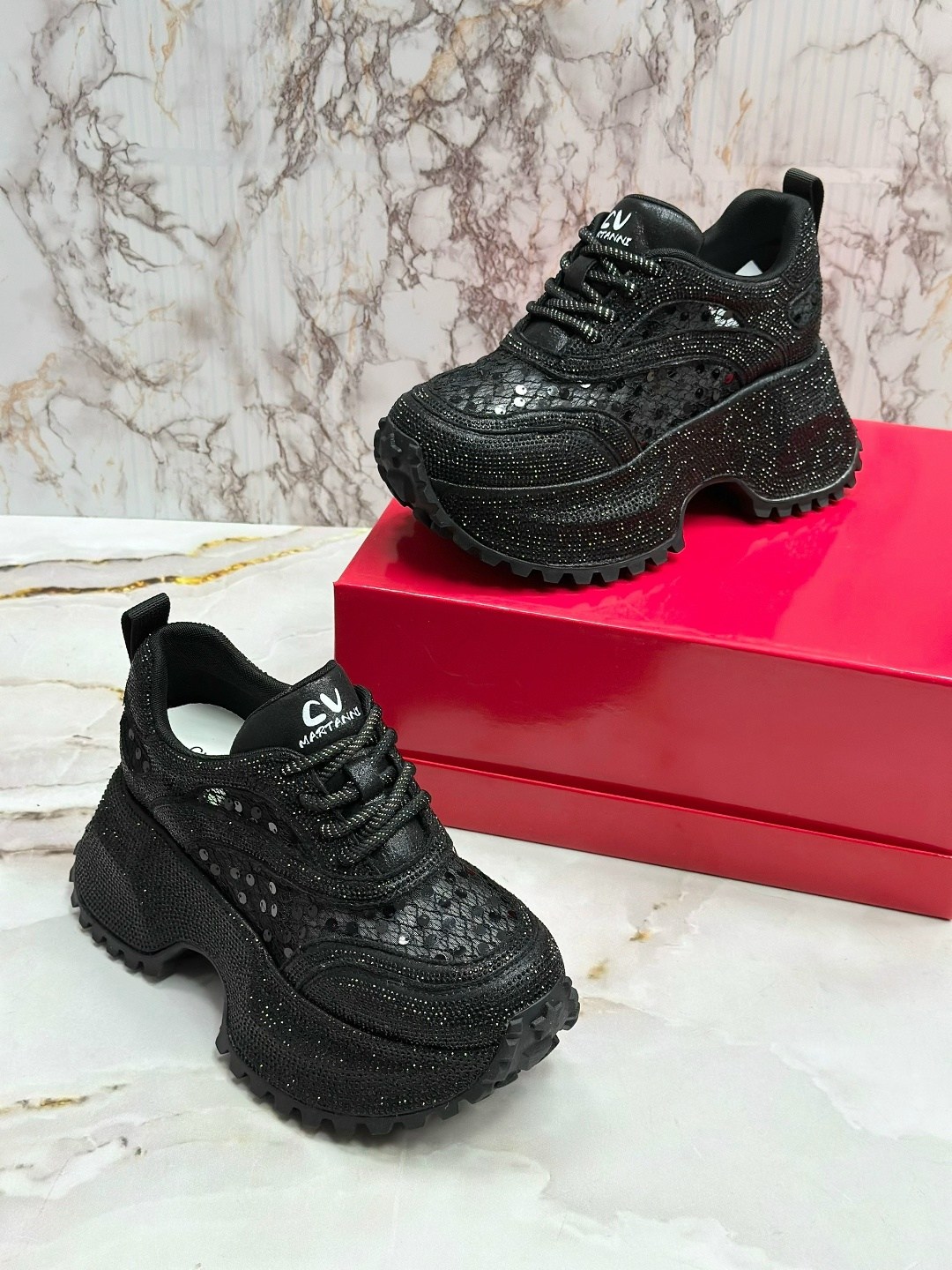 ,женские кроссовки,кроссовки в стразах,блестящие кроссовки,кроссовки модные