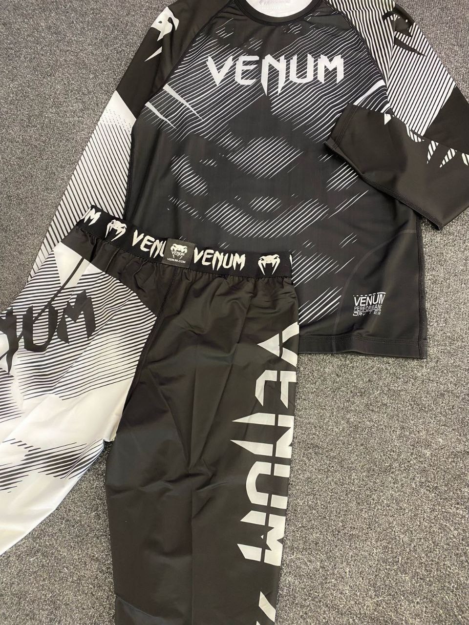 спортивные костюмы для мужчин,костюм venum комплект рашгард и тайтсы,комплект venum,мужские костюмы спортивные,костюм venum