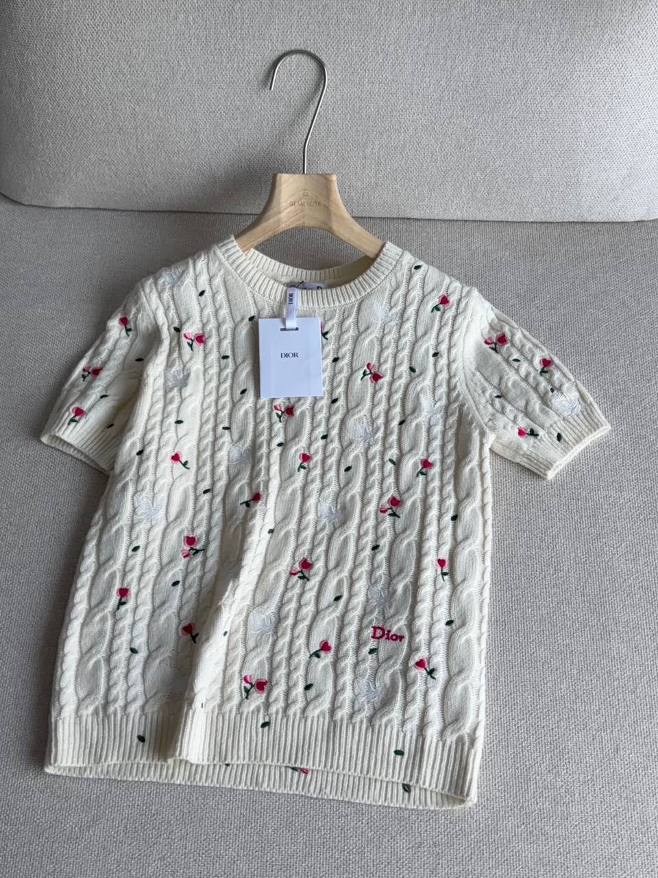 свитер с вышивкой,вязаные свитера,вязаная кофта,свитер,вязаные свитера женские