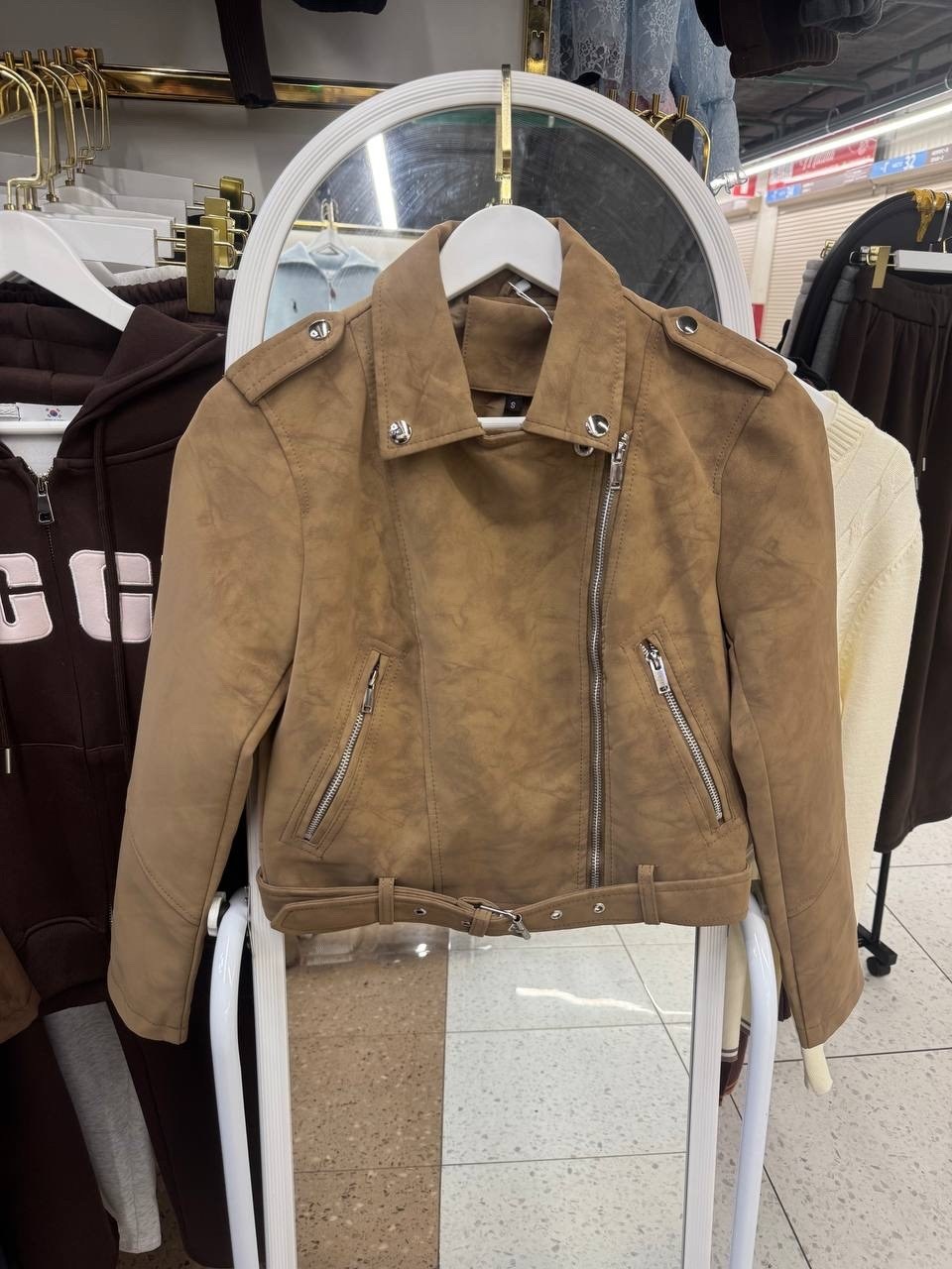 женская замшевая куртка косуха коричневая,замшевая куртка косуха,куртка косуха,косуха женская кожаная куртка,замшевая куртка