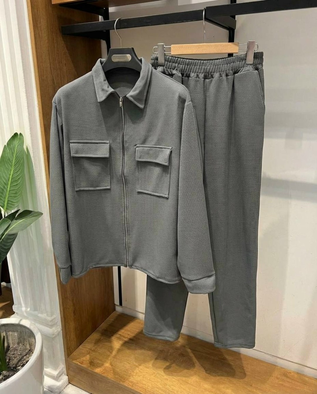 мужской костюм серый,костюм повседневный,мужской спортивный костюм,мужской спортивный костюм серого цвета,мужской повседневный костюм