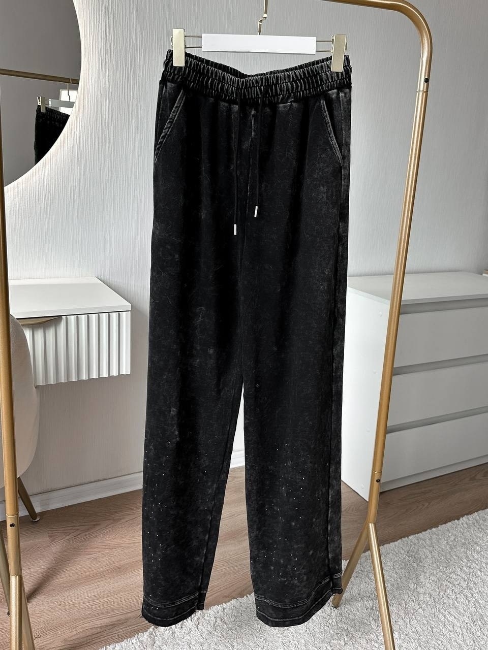 брюки женские с,брюки со стразами,бархатные брюки kara paige черный,брюки широкие,брюки кэрита черный