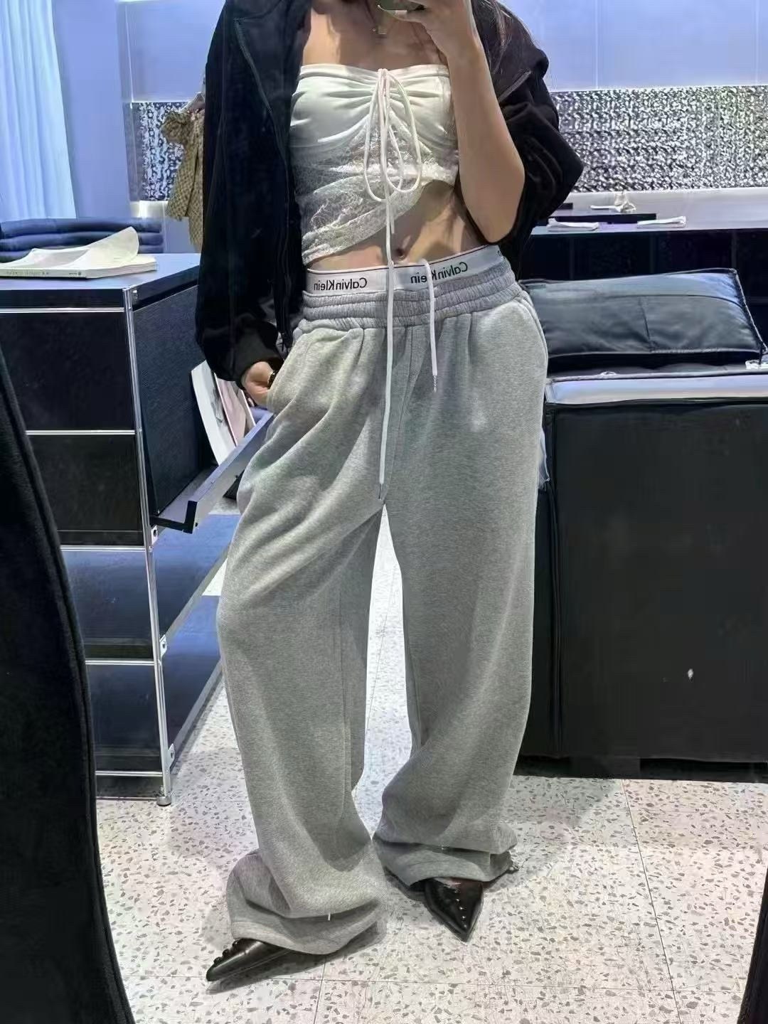 костюм кельвин кляйн женский,белье кельвин кляйн эстетика,серые спортивные штаны для бега для женщин в стиле хиппи kpop y2k harajuku,девушки в белье кельвин кляйн,брюки кельвин кляйн женские