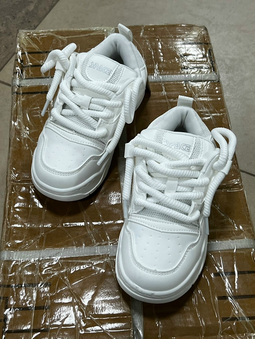 кроссовки,кроссовки женские,,детские кроссовки,кроссовки белые