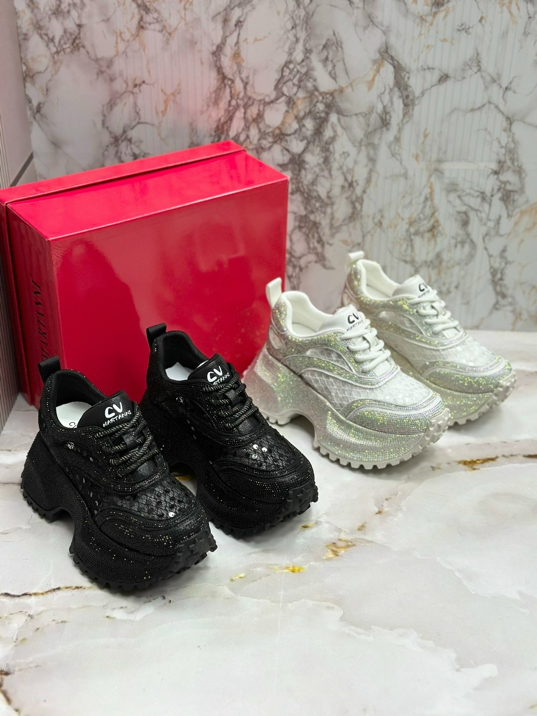 ,женские кроссовки,кроссовки в стразах,блестящие кроссовки,кроссовки модные
