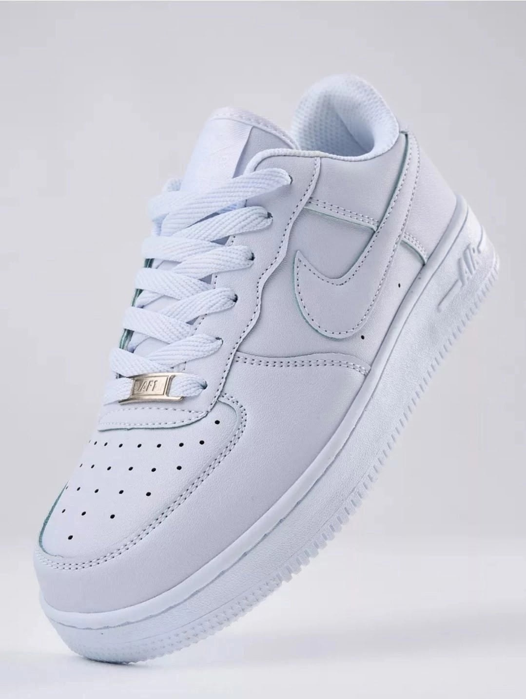 стильные кроссовки белые найк женские 2026,кроссовки air force 1 кеды,кроссовки женские nike air force 1,кроссовки,кроссовки найк серо белые форс