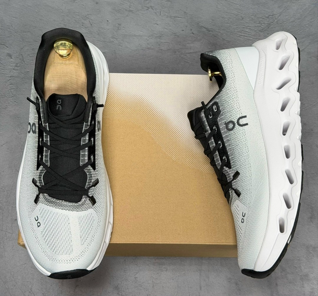 кроссовки on cloudtilt черного цвета слоновой кости running,бело-черные кроссовки on cloudtilt running,кроссовки on cloudtilt черного цвета слоновой кости on running,on cloudtilt кроссовки,бело-черные