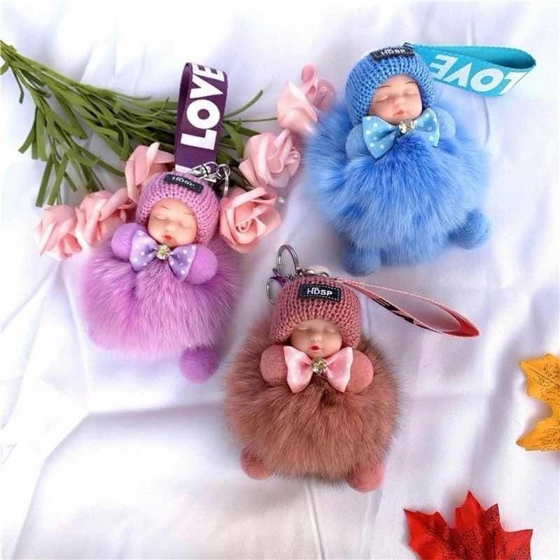 меховой брелок,брелки из меха,модный брелок спящая кукла мохнатая из пятёрочки,брелок из натурального меха,брелки игрушки