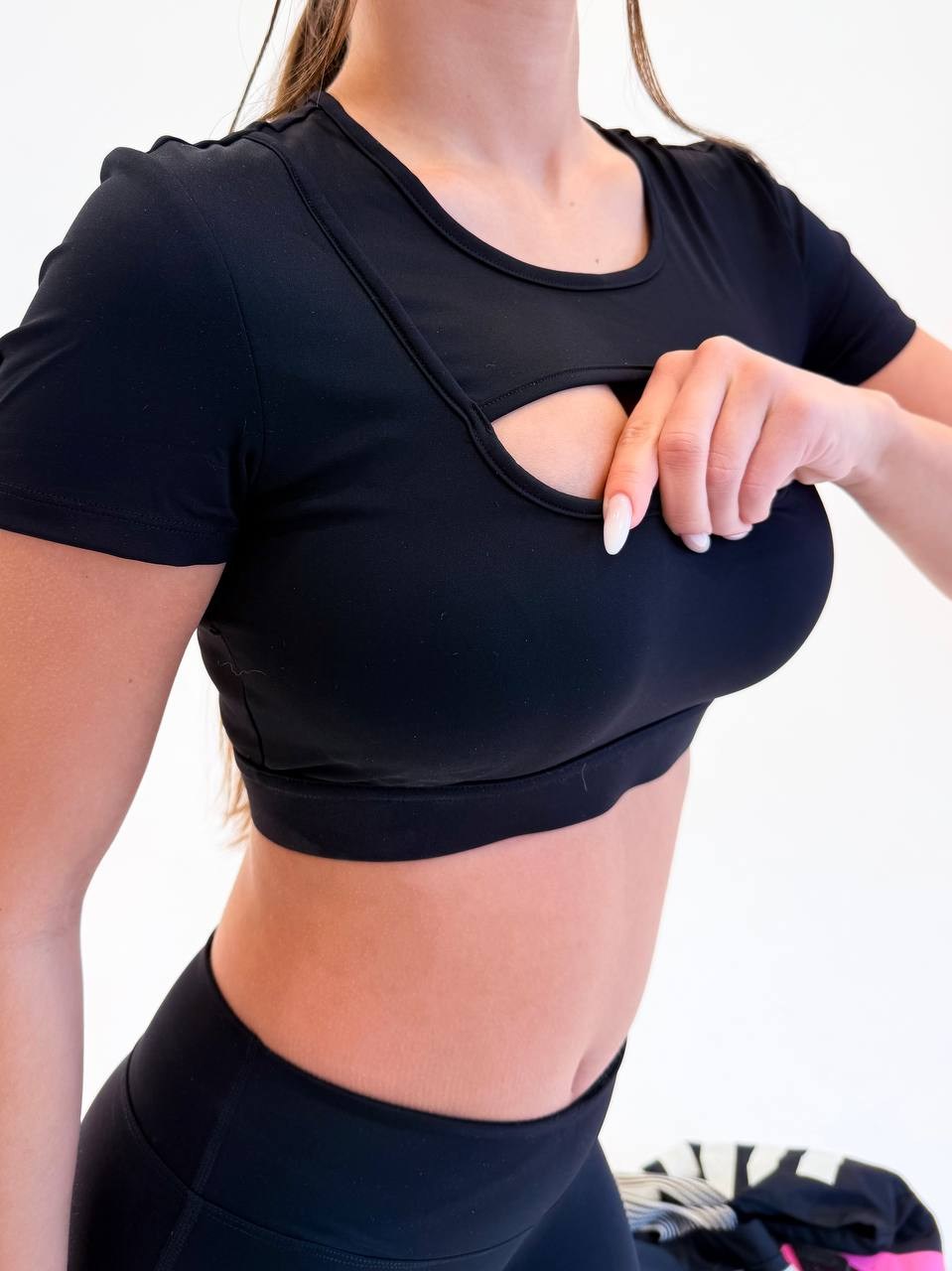 певица алсу,кроп топ женский в рубчик smab цвет черный,девушка,кроп топ женский в рубчик,женская топик