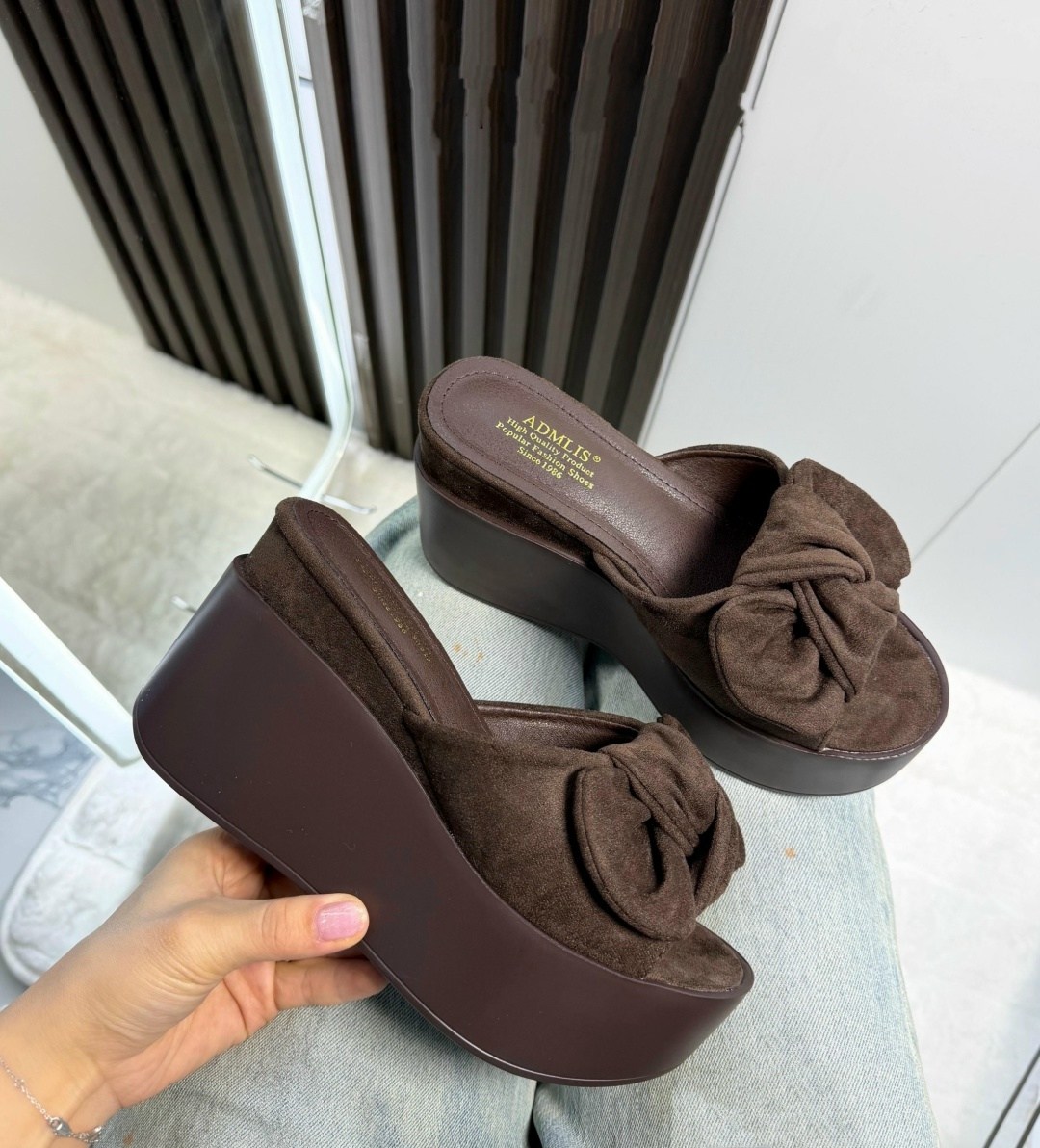 женские шлепанцы на платформе,шлепанцы женские,шлепки на платформе,модные тапочки,шлепанцы на платформе