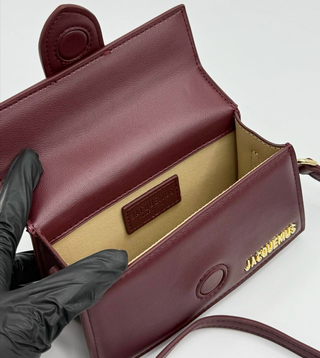 сумка jacquemus,сумка jacquemus le bambino,сумка jacquemus le chiquito,женская сумка jacquemus la bambino из натуральной кожи,сумка через плечо jacquemus