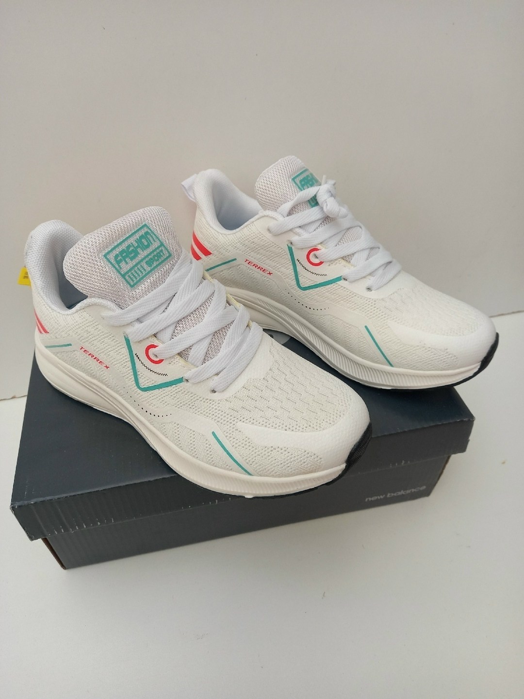 женские кроссовки,кроссовки,кроссовки для женщин,повседневные кроссовки,спортивная