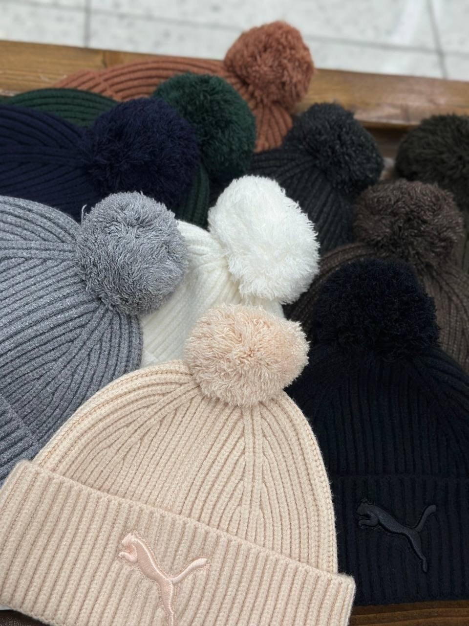 шапка пума pom beanie,puma ws pom beanie шапка,puma шапка madison basketball beanie,шапка puma,шапка бини женская puma ws pom beanie розовая