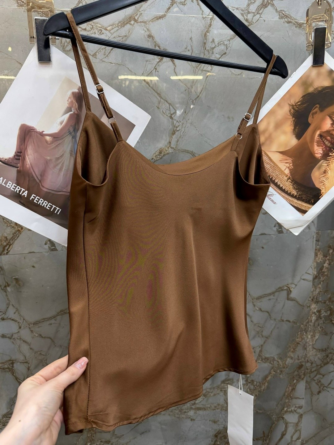 майка на бретельках,майка женская,женские топы,женский топ на бретелях,шелковый топ