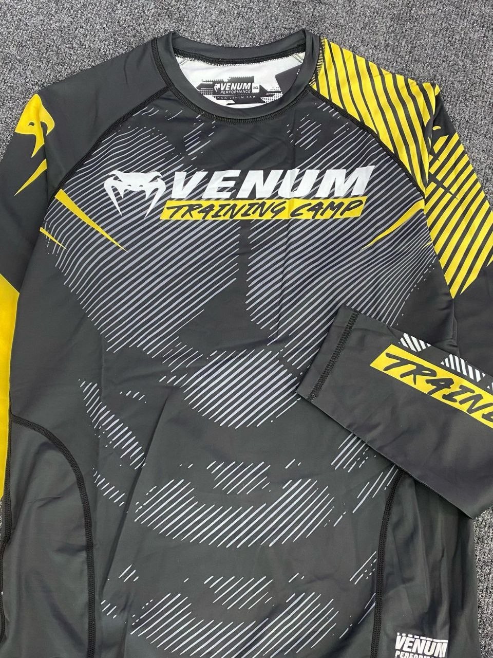 спортивные костюмы для мужчин,костюм venum комплект рашгард и тайтсы,комплект venum,мужские костюмы спортивные,костюм venum