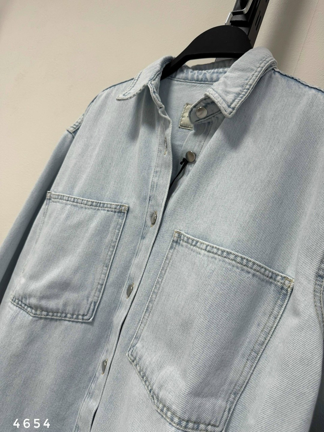 джинсовая рубашка oversize с карманами gloria jeans,джинсовая рубашка oversize gloria jeans цвет голубой,рубашка джинсовая оверсайз,джинсовая женская рубашка,джинсовая рубашка oversize с карманами