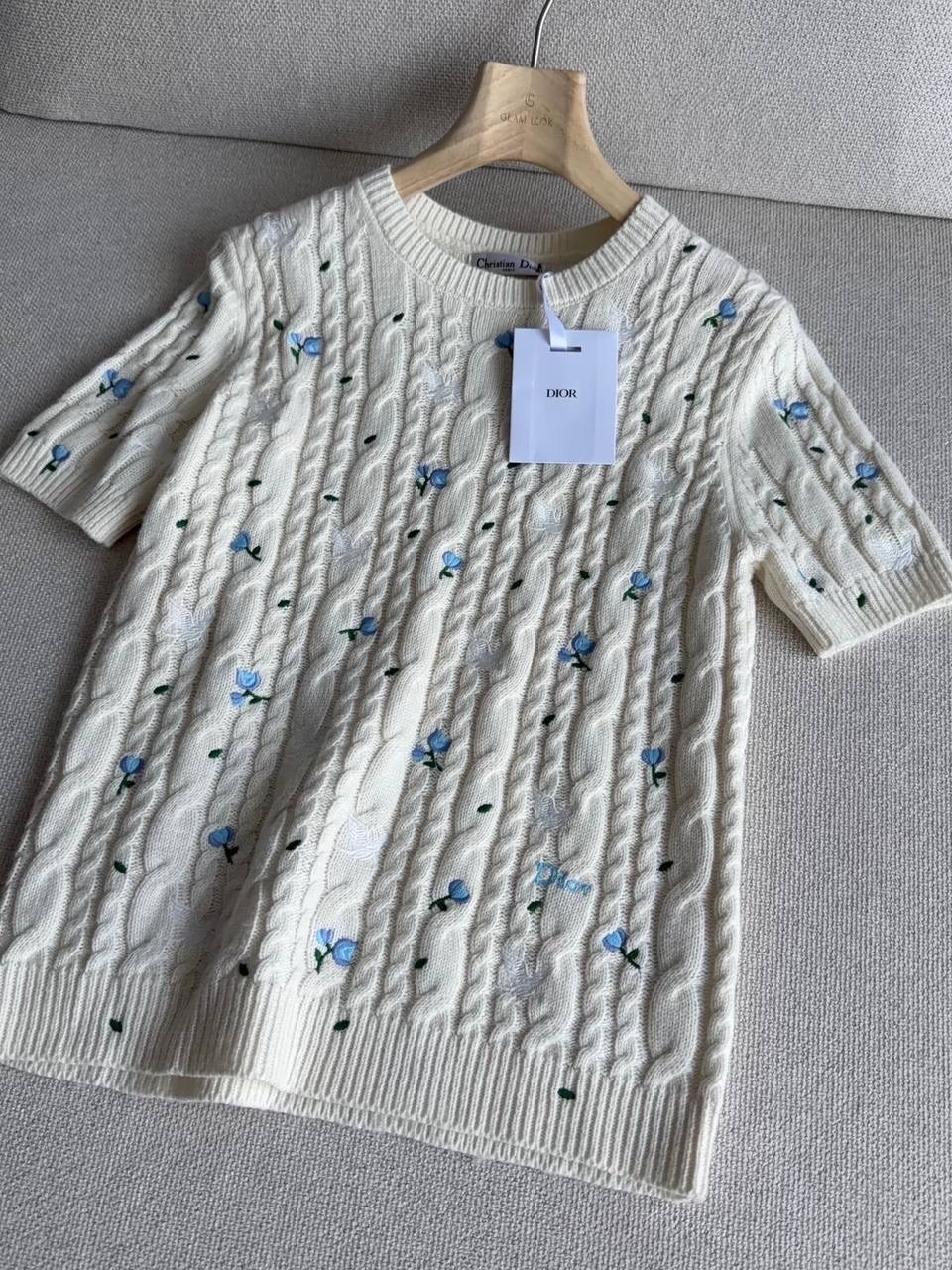 вязаные свитера,свитер с вышивкой,стильное вязание,женский свитер,вязаные джемпера