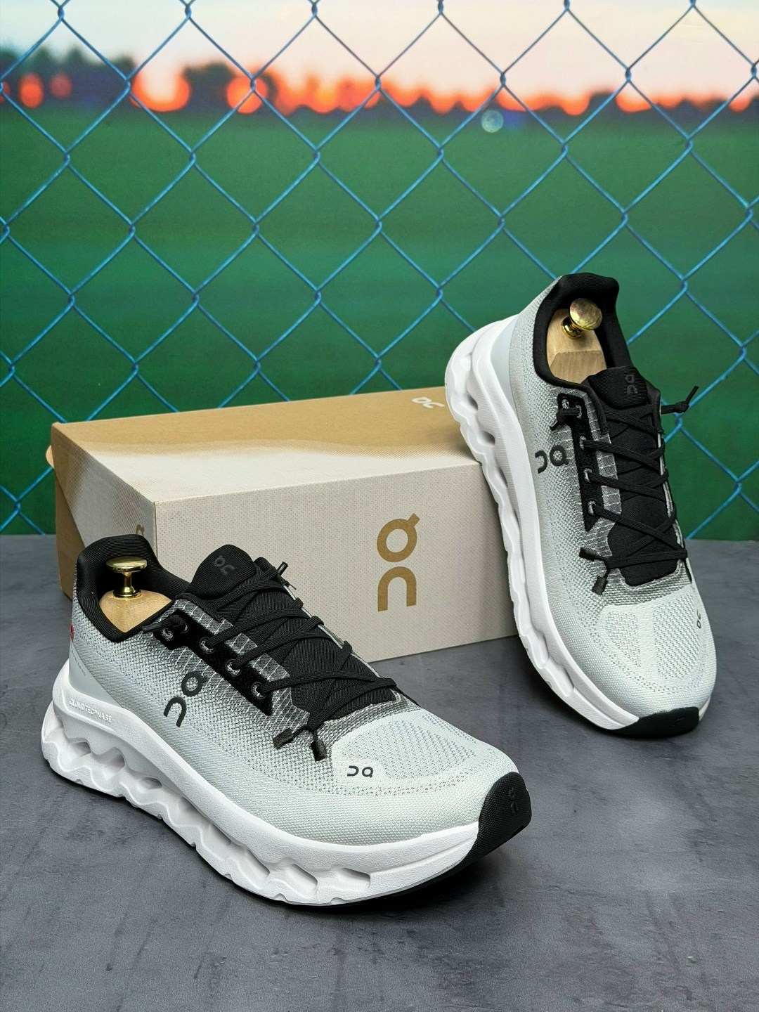 кроссовки on cloudtilt черного цвета слоновой кости running,бело-черные кроссовки on cloudtilt running,кроссовки on cloudtilt черного цвета слоновой кости on running,on cloudtilt кроссовки,бело-черные