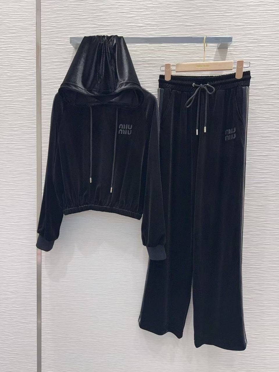 велюровый спортивный костюм,женский велюровый спортивный костюм,костюм женский велюровый,велюровый костюм,велюровый спортивный костюм женски