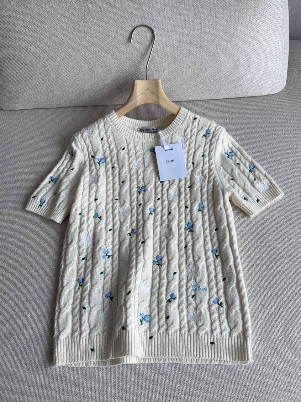 вязаные свитера,свитер с вышивкой,стильное вязание,женский свитер,вязаные джемпера