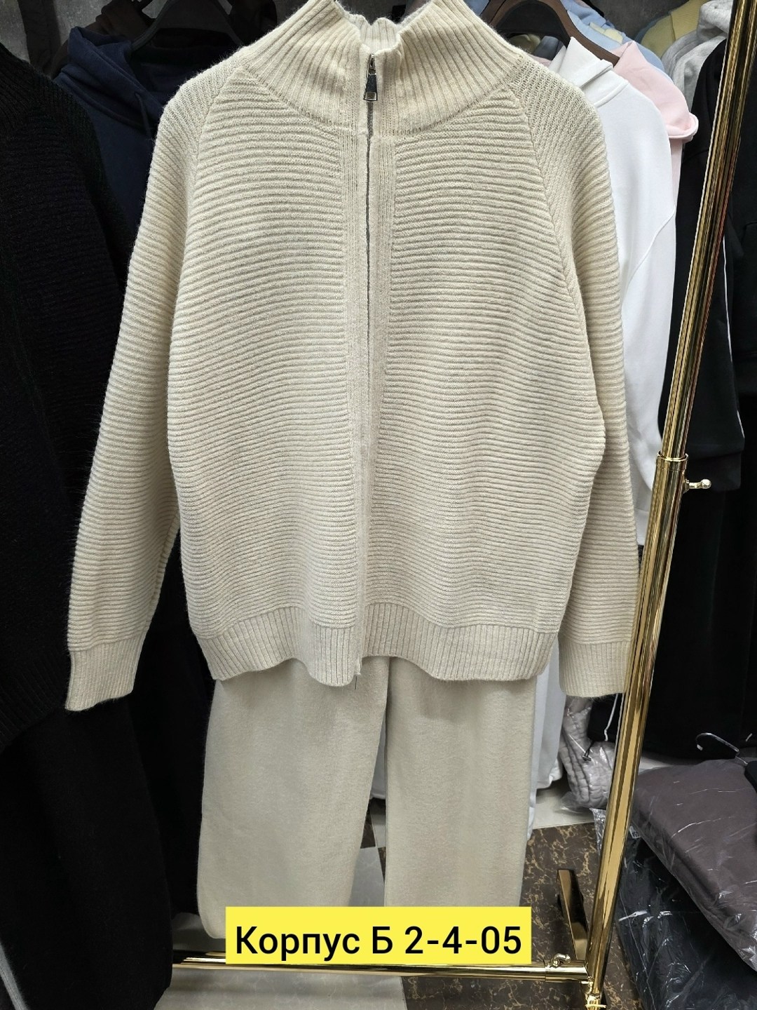 спортивный костюм loro piana,кашемировый костюм лоро пиано,кашемировый костюм,костюм loro piana,кашемировый костюм женский