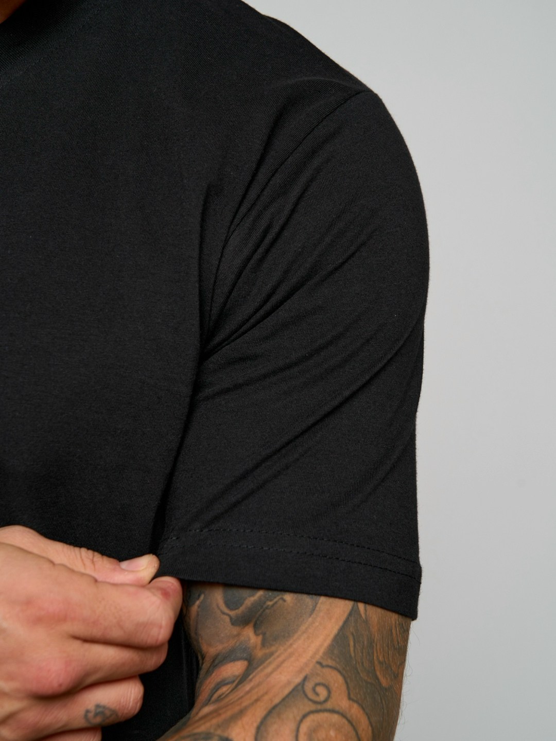 женская базовая футболка,модели футболок,футболки женская,футболка,горловина футболки