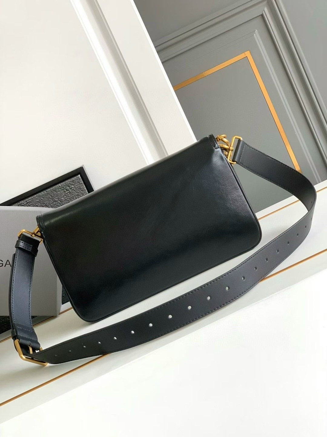 большая сумка через плечо через цепочку balenciaga,сумка женская balenciaga,balenciaga сумка,маленькая сумка через плечо через цепочку balenciaga,сумка женская balenciaga натуральная кожа