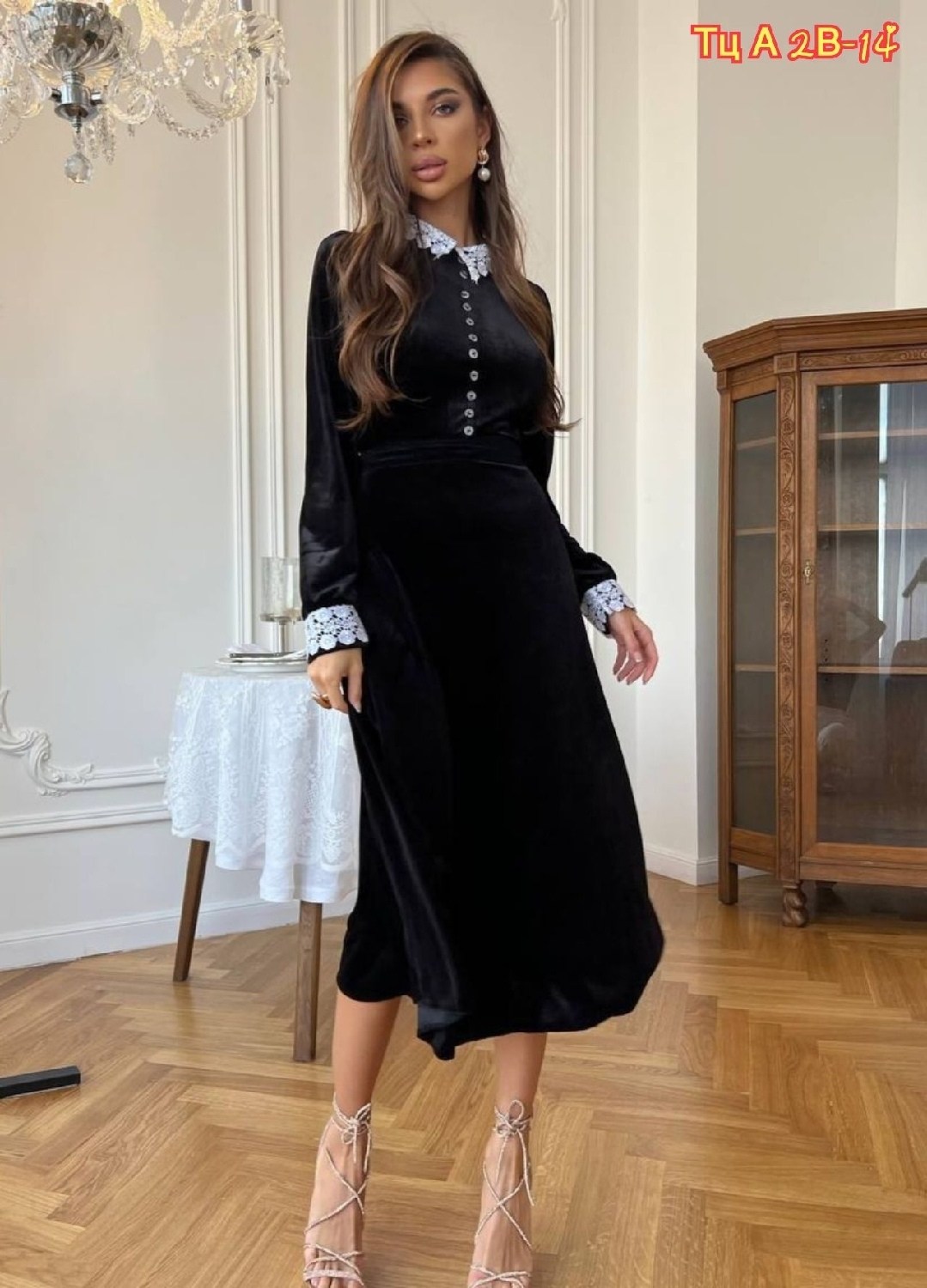 платья бархат,бархатное платье с контрастным кружевным воротником,черное платье с белым кружевным воротником,платье бархатное,женское платье из бархата