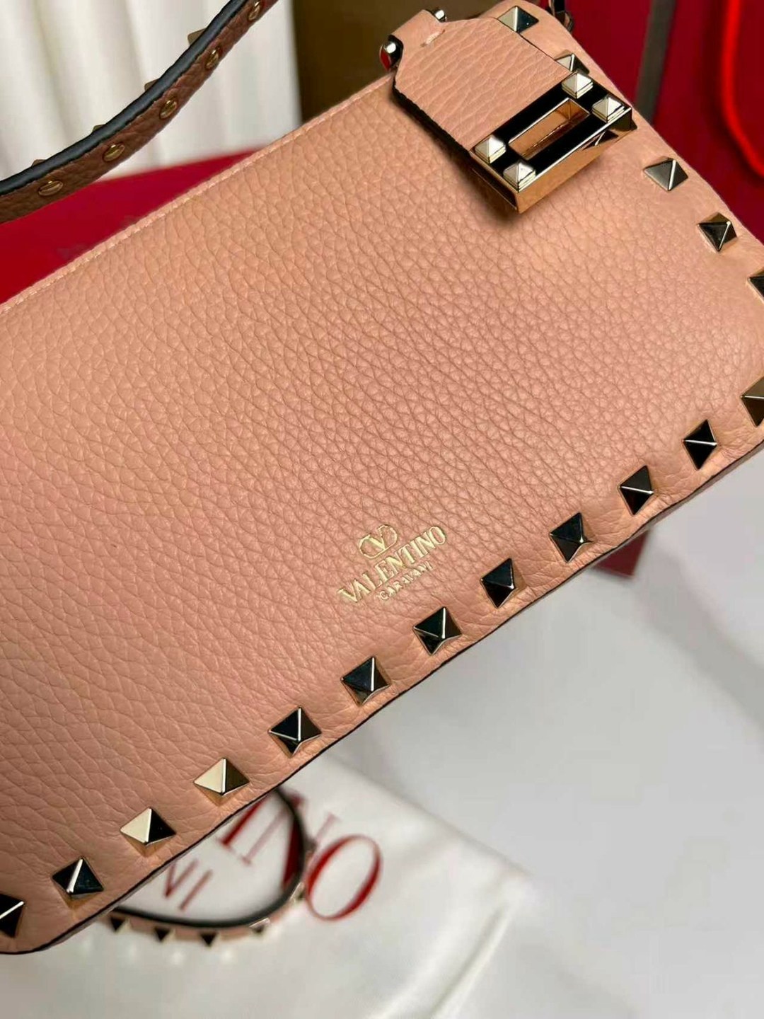 valentino сумка на плечо,valentino сумка,сумка valentino rockstud,сумки на плечо кросс боди,сумки модные