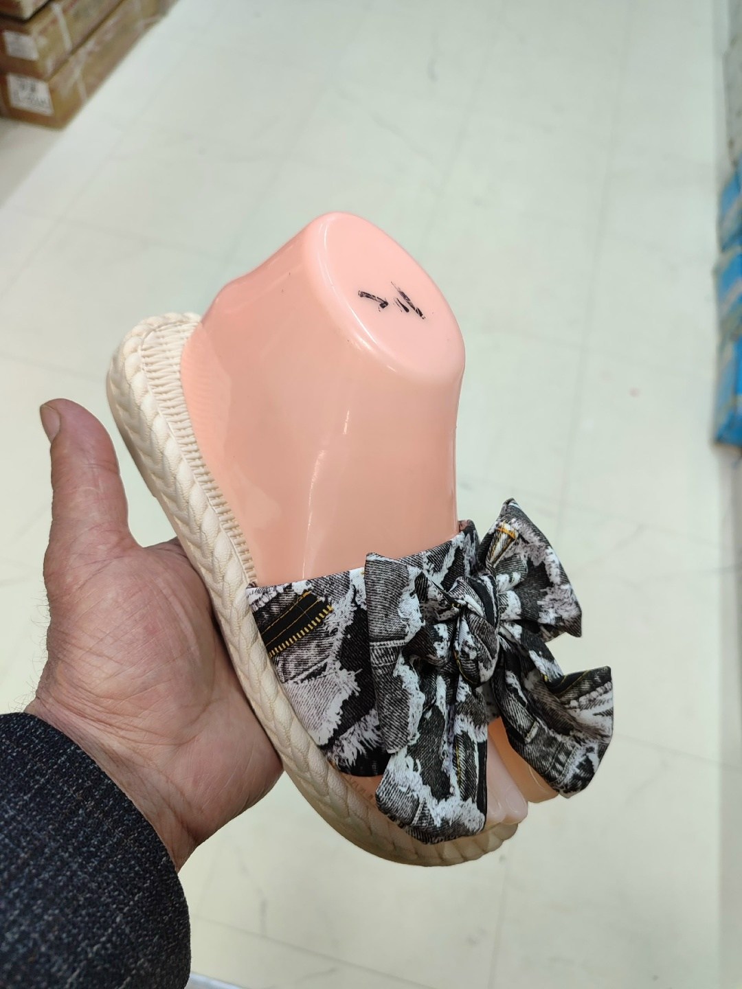 ,шлепанцы женские,шлепанцы женские летние,летние тапочки,модные тапочки