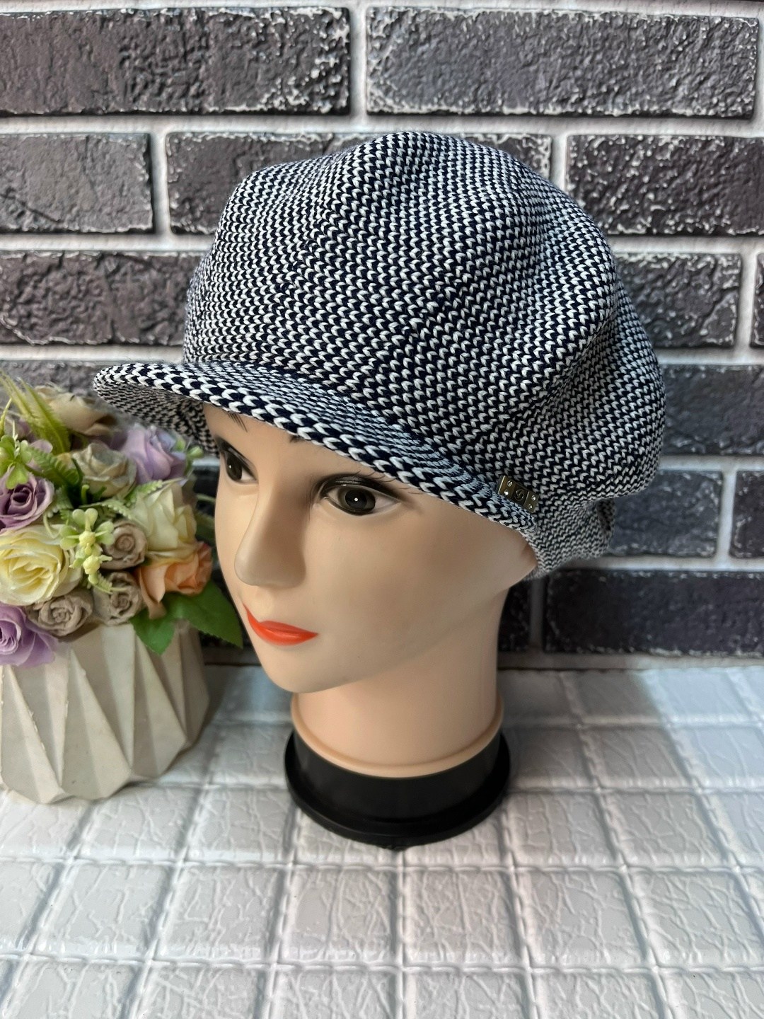 шапка для женщин,кепка женская,женская шапка,вязаная кепка,берет с козырьком