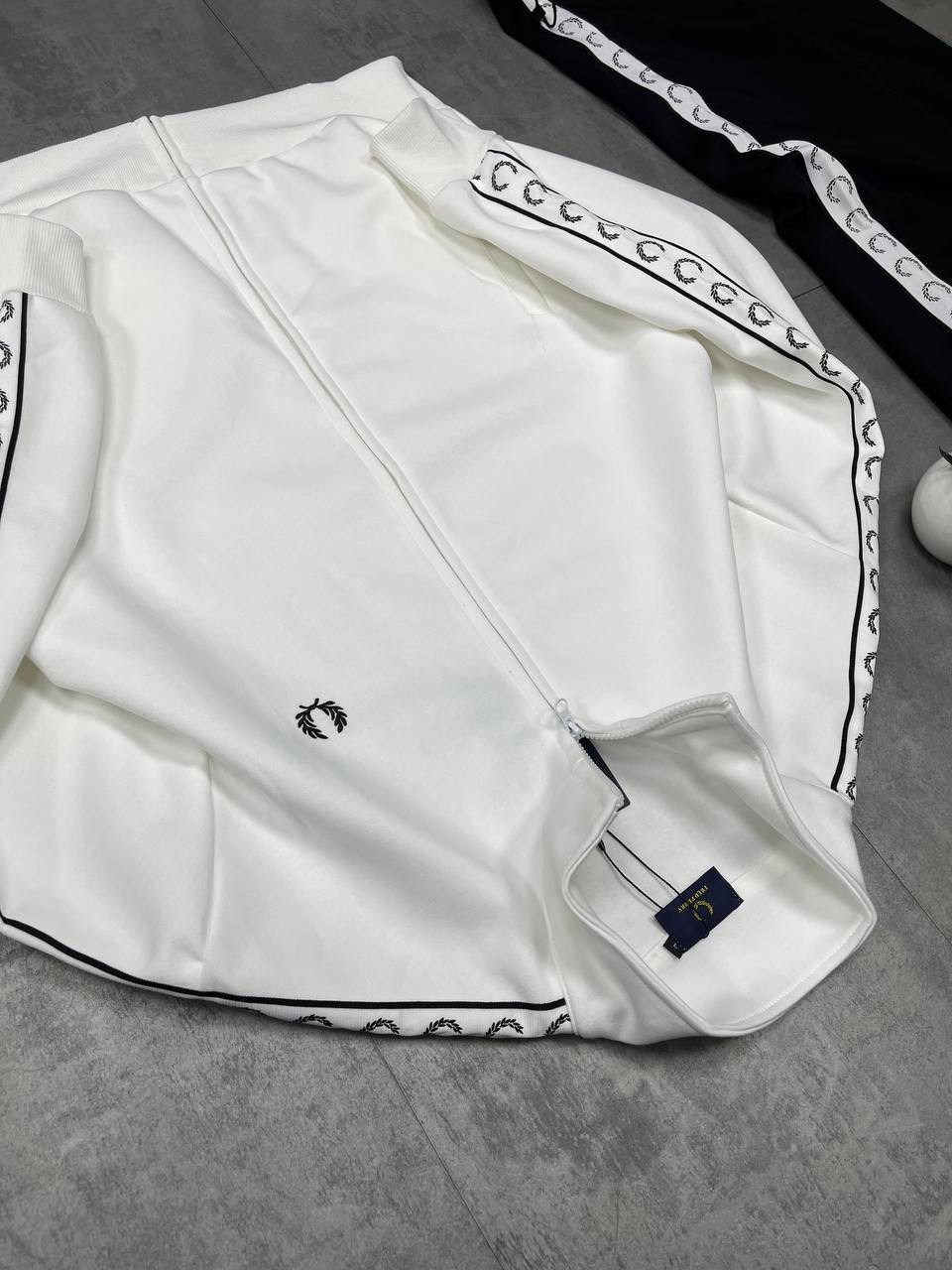 спортивный костюм fred perry,олимпийка fred perry с лампасами,спортивные костюм,мужские спортивные костюмы,мужская спортивная одежда