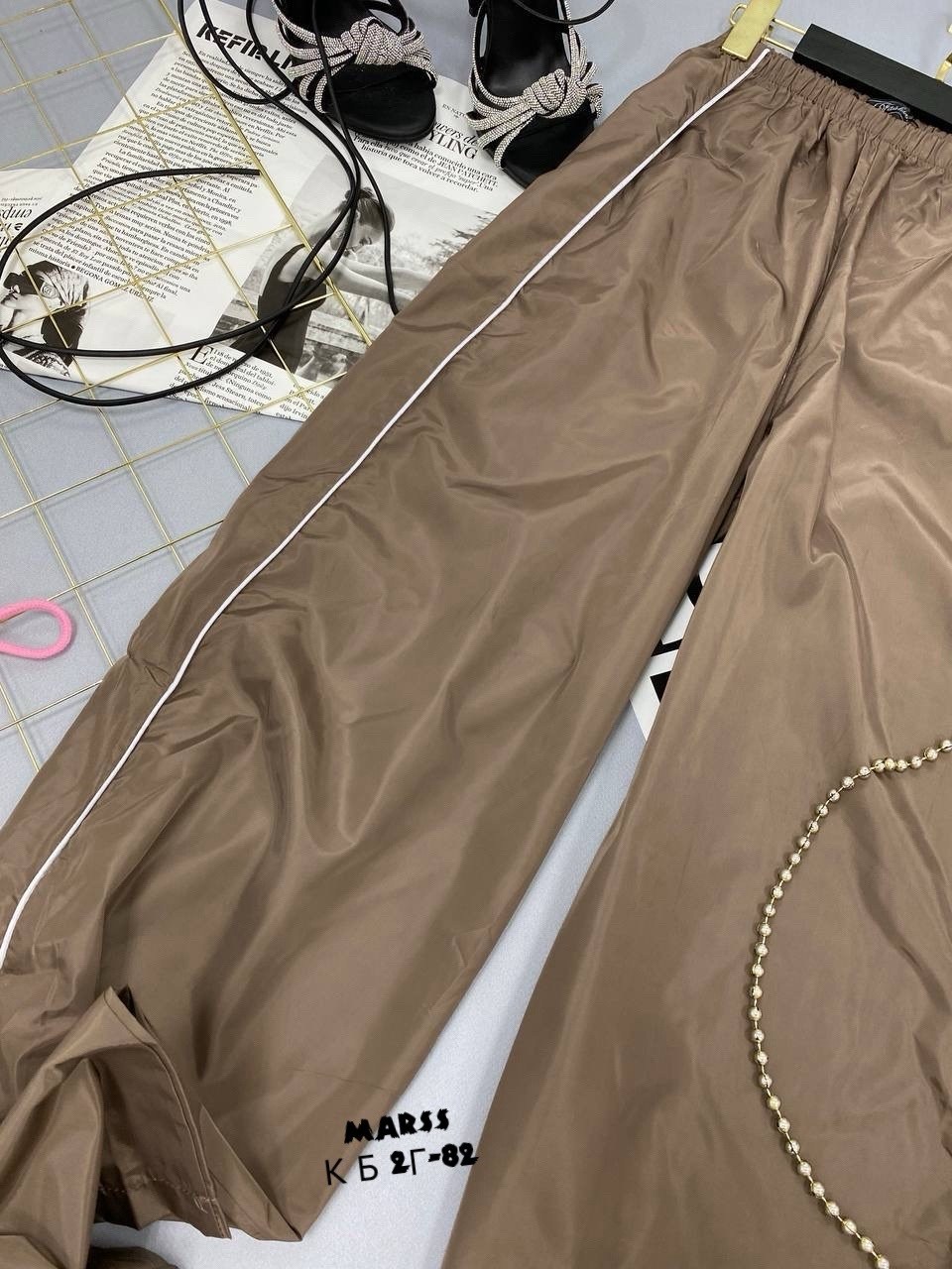 штаны широкие серые карго оверсайз y2k с полосками по бокам,штаны широкие серые карго оверсайз у2 с полосками по бокам,штаны широкие,спортивные штаны,брюки спортивные