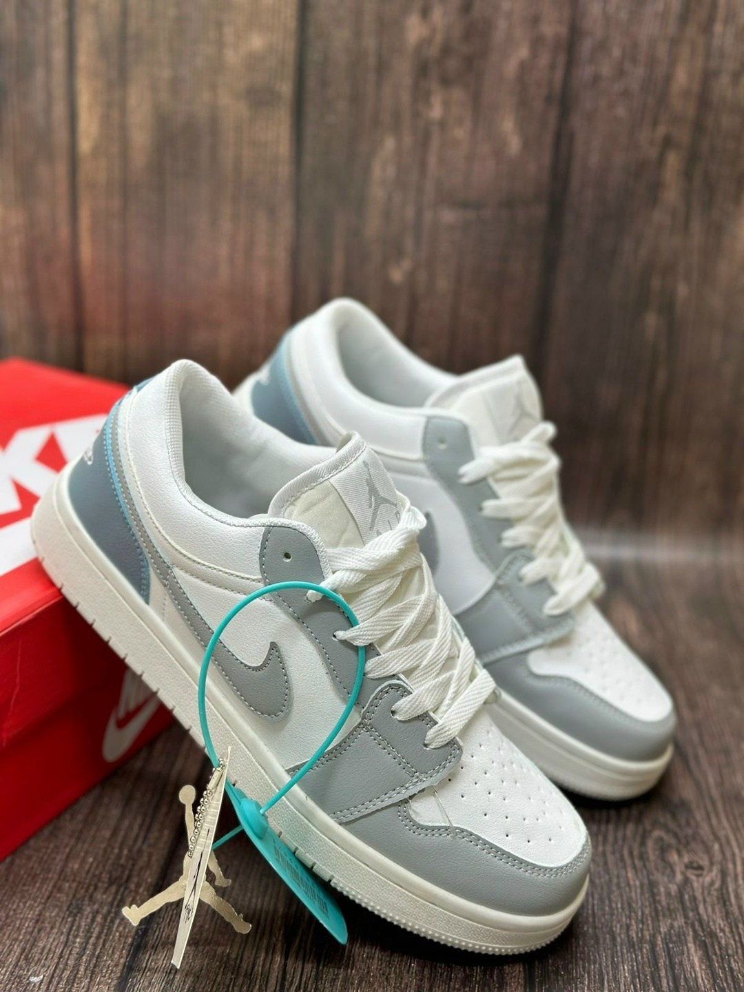 кроссовки nike air jordan 1 low wolf grey,nike air jordan 1 low wolf grey,nike air jordan 1 low,кроссовки женские nike air jordan 1,кроссовки nike air jordan 1 low белый/серый