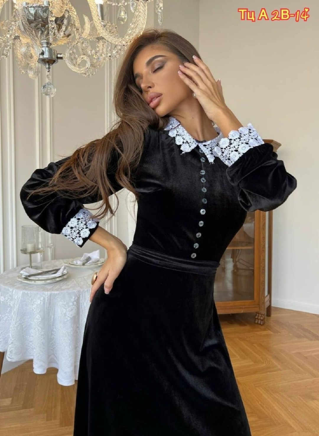 платья бархат,бархатное платье с контрастным кружевным воротником,черное платье с белым кружевным воротником,платье бархатное,женское платье из бархата