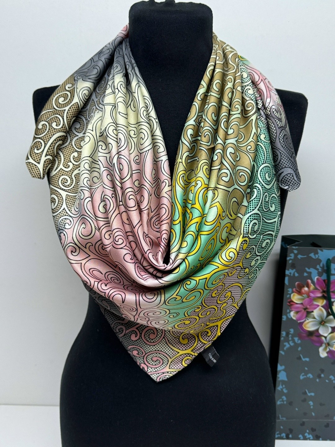 платки шелковые,шелковый женский платок,женские платки,платки шарф,платки тонки