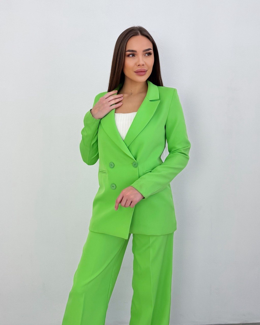 салатовый брючный костюм женский,брючный костюм azzara 951л тройка зеленый,костюм брючный женский,костюм брючный,костюм брючный женский стильный