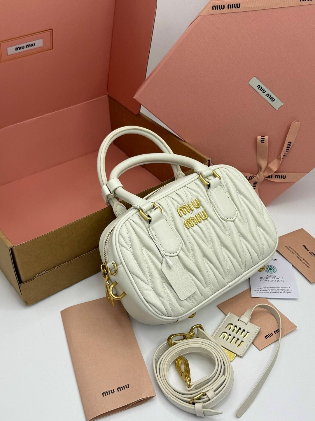 сумка miu miu,сумки миу миу,сумка женская miu miu,сумка,сумка миу миу белая