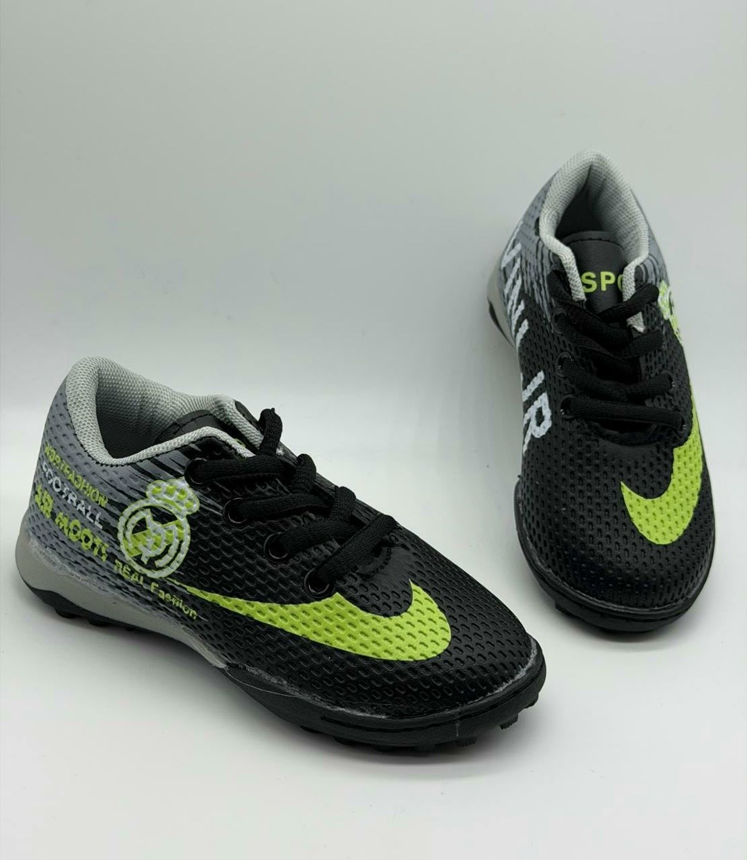 phantom v3 бутсы футбольные детские сороконожки,phantom v3 бутсы футбольные детские сороконожки nike,бутсы для футзала alemy kids спорт,сороконожки для футбола,бутсы для футзала alemy kids