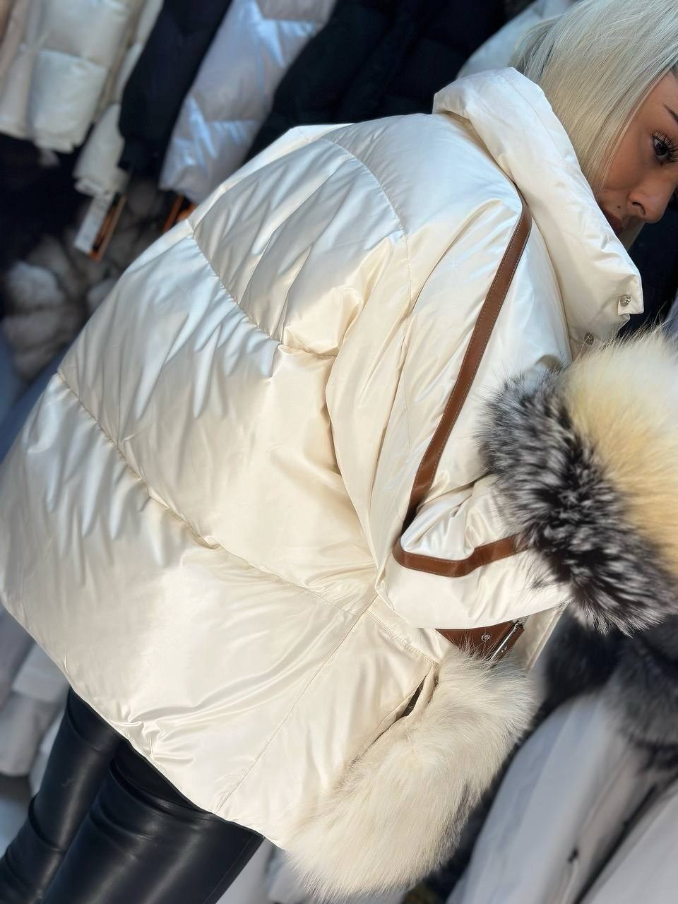 пуховики с натуральным мехом,куртки зимние женские,пуховик max mara с лисой блюфрост с капюшоном,пуховик женский с натуральным мехом,пуховик с мехом