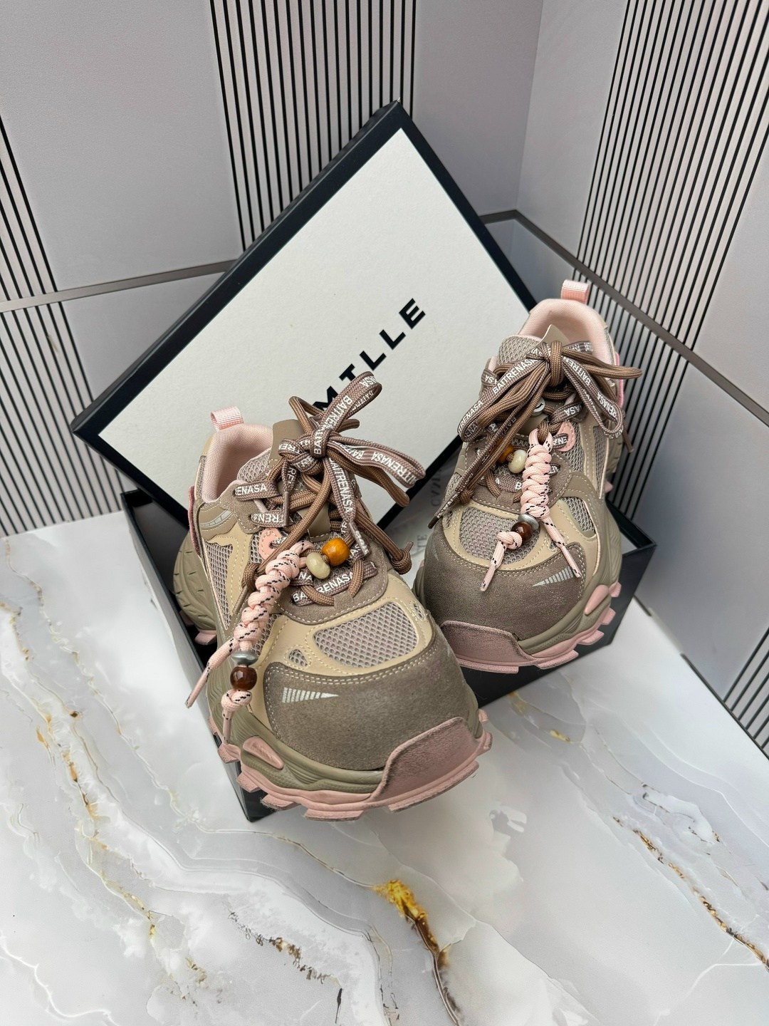 ,женские кроссовки,кроссовки гуччи женские бежевые,кроссовки гуччи женские оригинал с розовым,кроссовки gucci