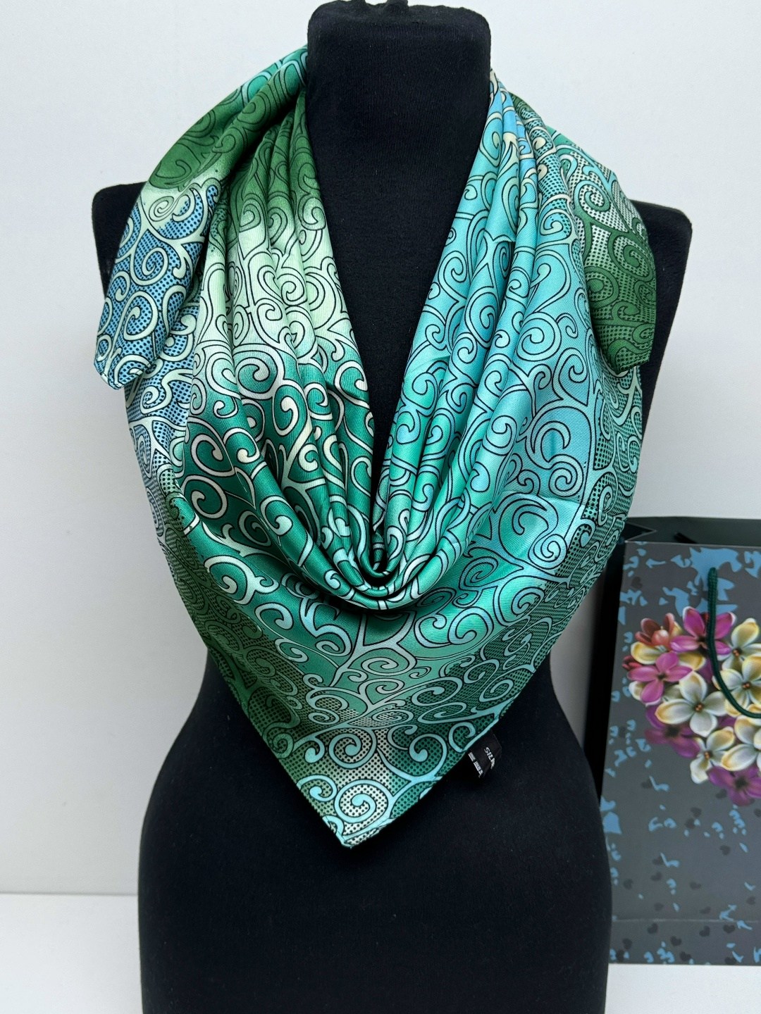 платки шелковые,шелковый женский платок,женские платки,платки шарф,платки тонки